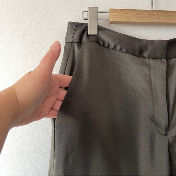 Babaton (Aritzia) Satin Cargo Pants in Olive Green – Size 8 - Picture 5 of 12